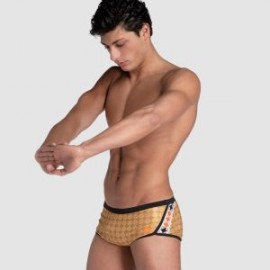 ARENA MAN MEN’S ARENA 50TH GOLD SWIM LOW WAIST SHORT GOLD MULTI-BLACK