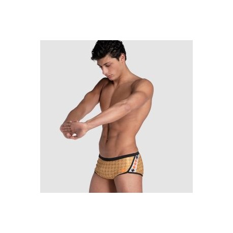 ARENA MAN MEN’S ARENA 50TH GOLD SWIM LOW WAIST SHORT GOLD MULTI-BLACK